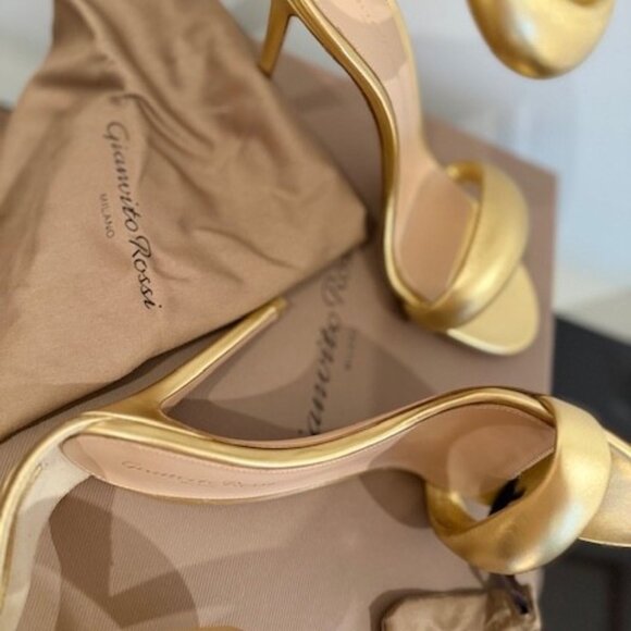 GIANVITO ROSSI BIJOUX Size 37.5 GOLD METALLIC LEATHER SANDALS - Picture 11 of 16